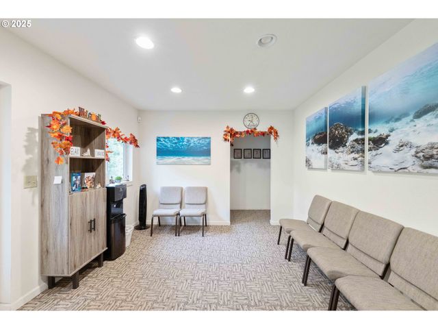 2184 BROADWAY Ave, North Bend, OR 97459