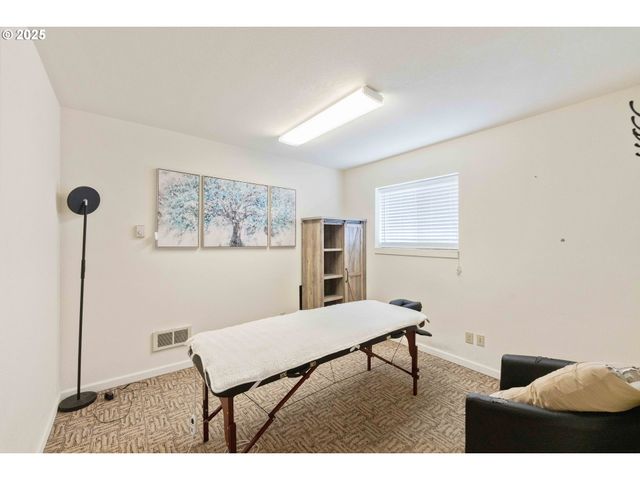 2184 BROADWAY Ave, North Bend, OR 97459