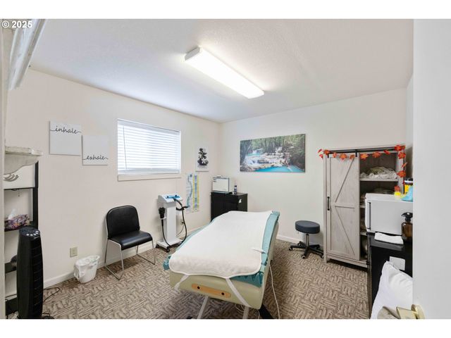 2184 BROADWAY Ave, North Bend, OR 97459