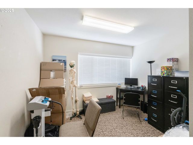 2184 BROADWAY Ave, North Bend, OR 97459