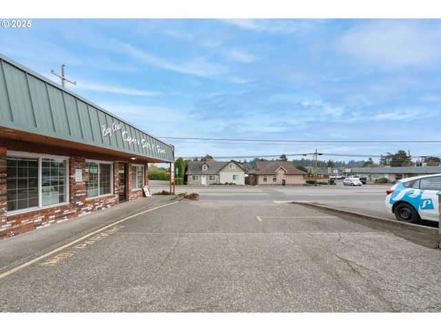 2184 BROADWAY Ave, North Bend, OR 97459