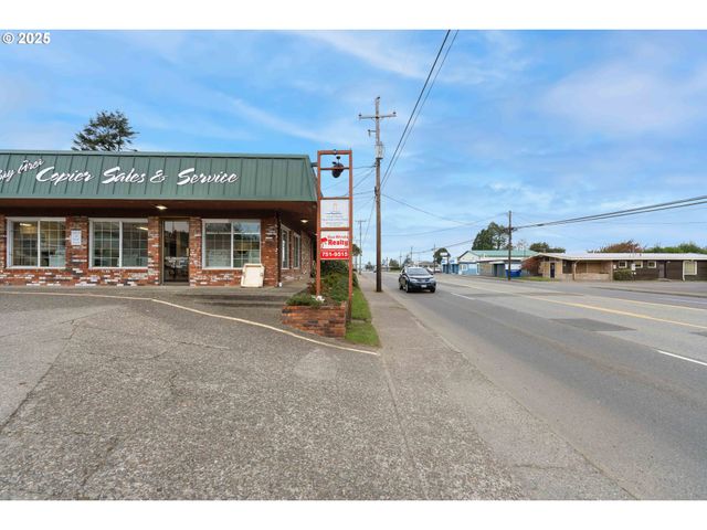 2184 BROADWAY Ave, North Bend, OR 97459