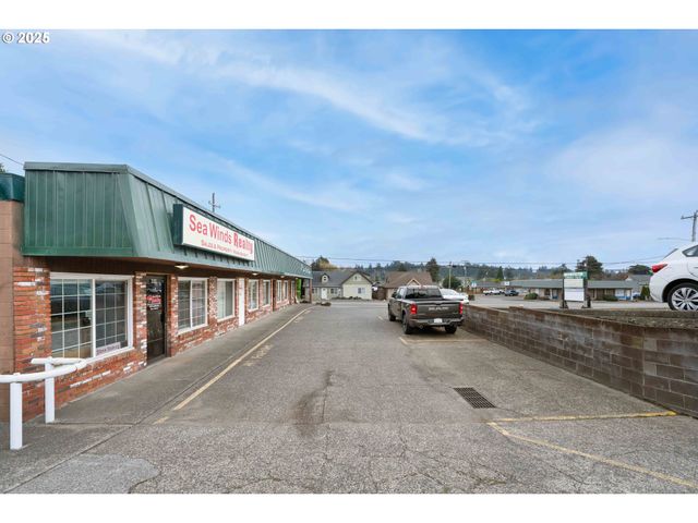 2184 BROADWAY Ave, North Bend, OR 97459