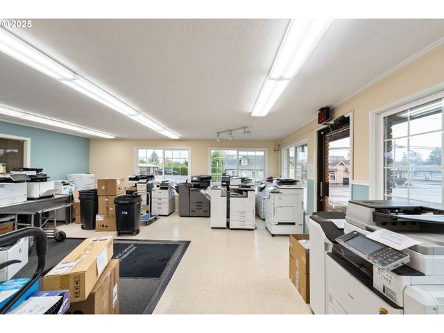 2184 BROADWAY Ave, North Bend, OR 97459