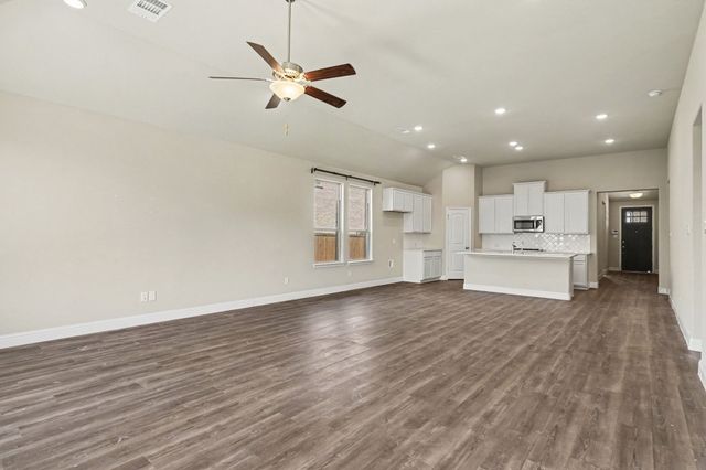 2806 Grand Lookout Lane, Arlington, TX 76001
