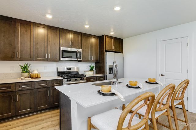 8600 E Love Ct, Nampa, ID 83687