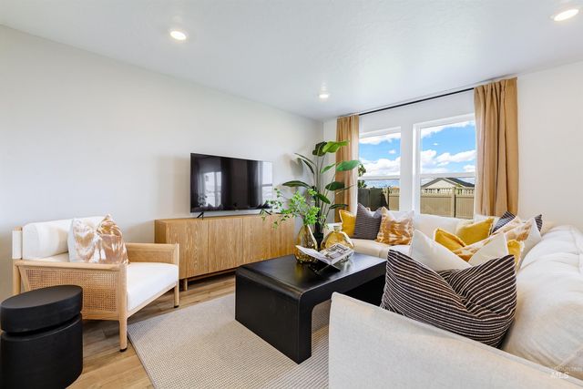 8600 E Love Ct, Nampa, ID 83687