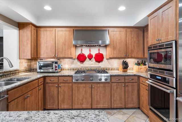 75 S Duval Road, Grosse Pointe Shores, MI 48236