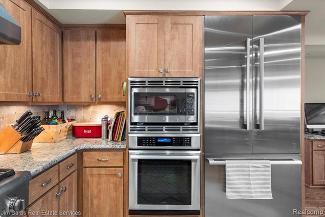 75 S Duval Road, Grosse Pointe Shores, MI 48236