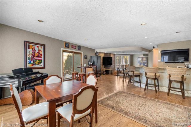 75 S Duval Road, Grosse Pointe Shores, MI 48236