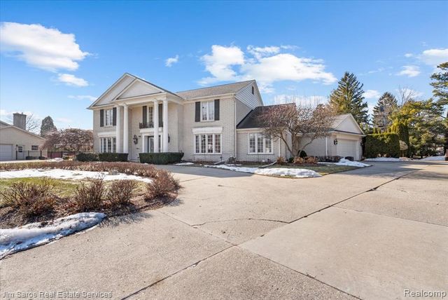 75 S Duval Road, Grosse Pointe Shores, MI 48236