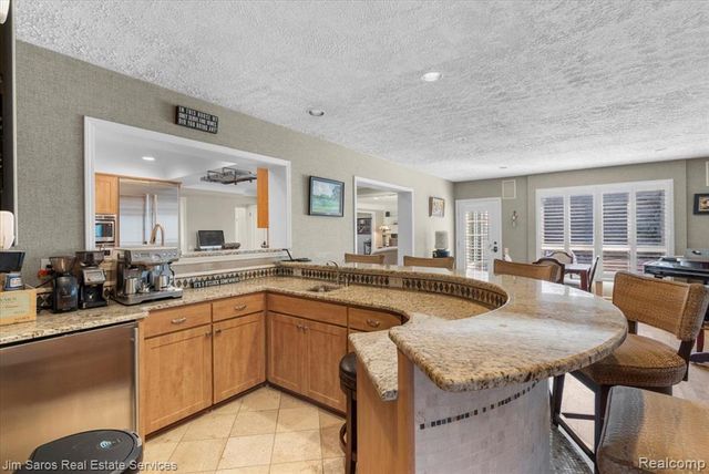 75 S Duval Road, Grosse Pointe Shores, MI 48236