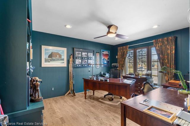 75 S Duval Road, Grosse Pointe Shores, MI 48236