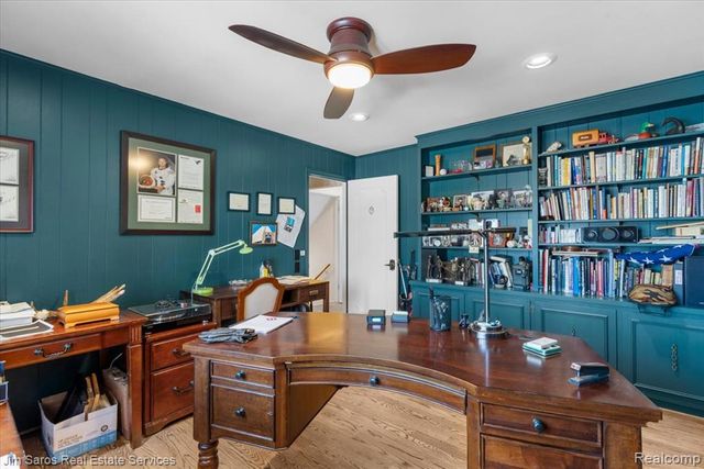 75 S Duval Road, Grosse Pointe Shores, MI 48236