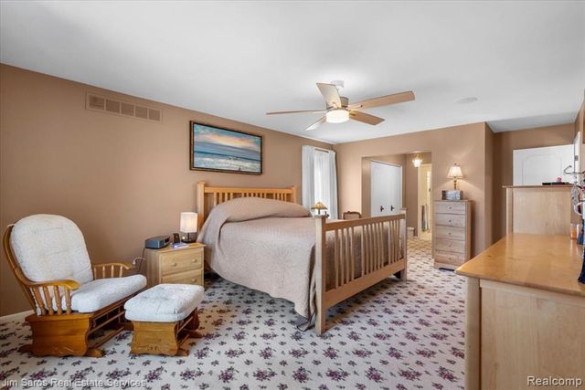 75 S Duval Road, Grosse Pointe Shores, MI 48236