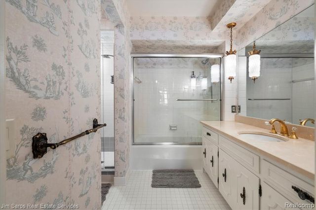 75 S Duval Road, Grosse Pointe Shores, MI 48236