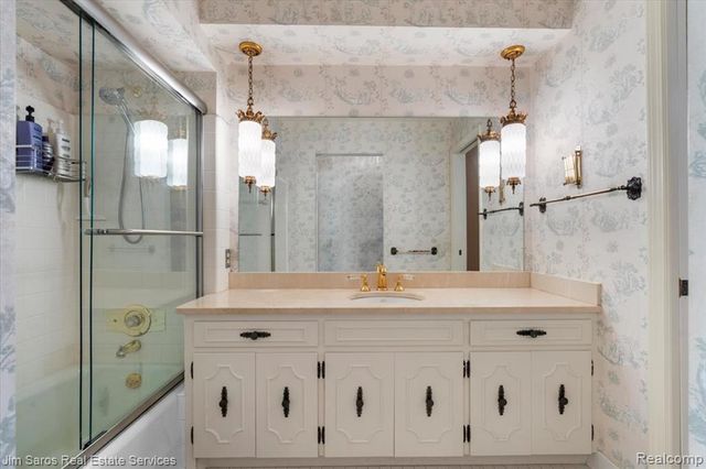 75 S Duval Road, Grosse Pointe Shores, MI 48236