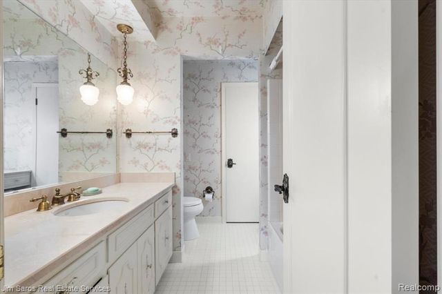 75 S Duval Road, Grosse Pointe Shores, MI 48236