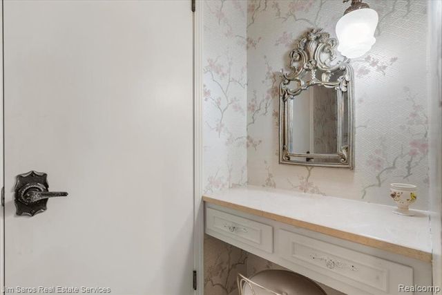 75 S Duval Road, Grosse Pointe Shores, MI 48236