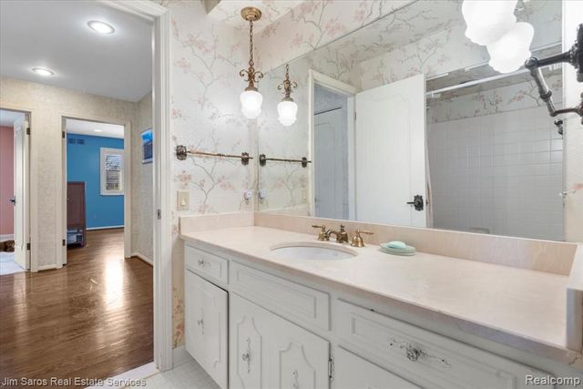 75 S Duval Road, Grosse Pointe Shores, MI 48236