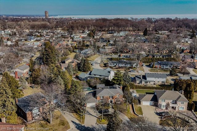 75 S Duval Road, Grosse Pointe Shores, MI 48236