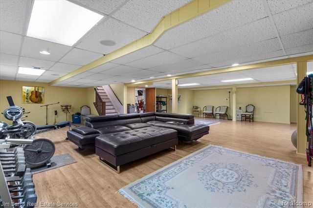 75 S Duval Road, Grosse Pointe Shores, MI 48236