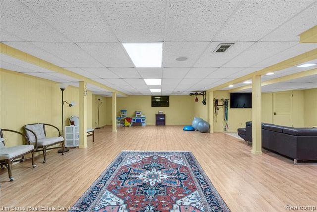 75 S Duval Road, Grosse Pointe Shores, MI 48236