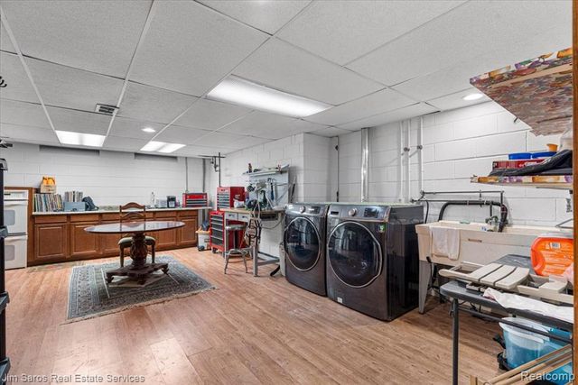 75 S Duval Road, Grosse Pointe Shores, MI 48236