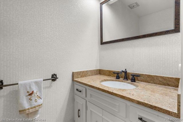 75 S Duval Road, Grosse Pointe Shores, MI 48236