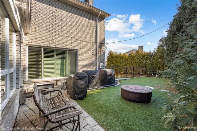 75 S Duval Road, Grosse Pointe Shores, MI 48236