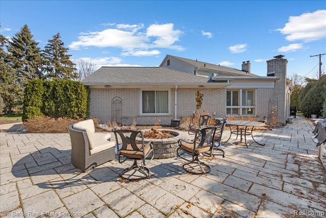 75 S Duval Road, Grosse Pointe Shores, MI 48236