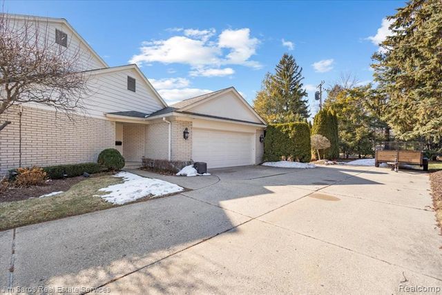 75 S Duval Road, Grosse Pointe Shores, MI 48236