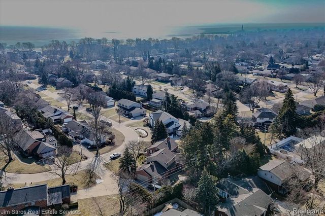 75 S Duval Road, Grosse Pointe Shores, MI 48236