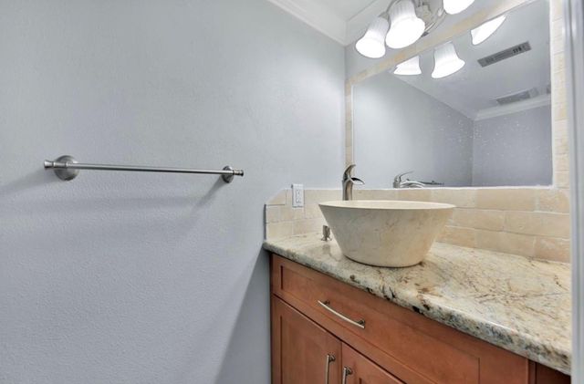 652 N Eldridge Parkway, Houston, TX 77079