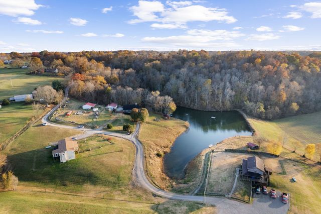 3721 S Hyde Rd, Springfield, TN 37172