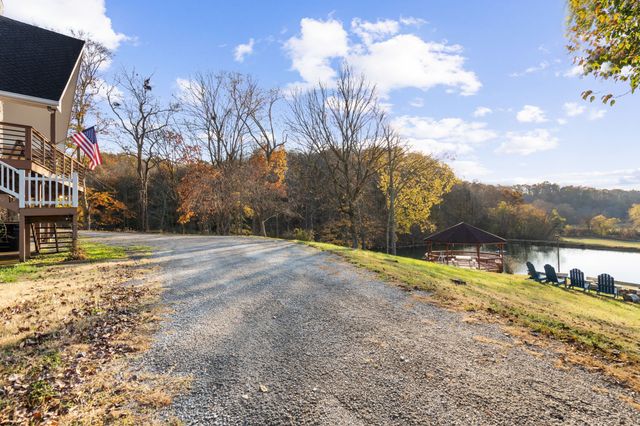 3721 S Hyde Rd, Springfield, TN 37172