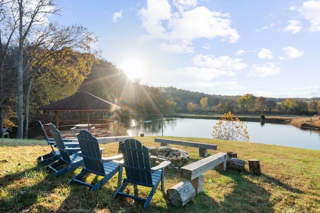 3721 S Hyde Rd, Springfield, TN 37172