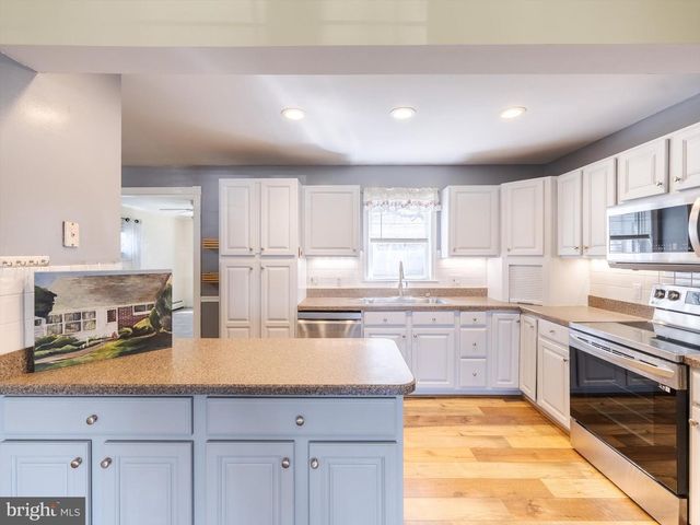 51 JUNEWOOD DR, Levittown, PA 19055