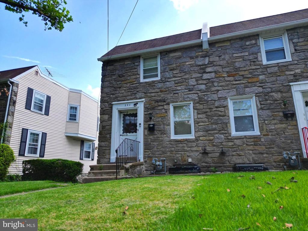 240 GARVIN BLVD, Sharon Hill, PA 19079