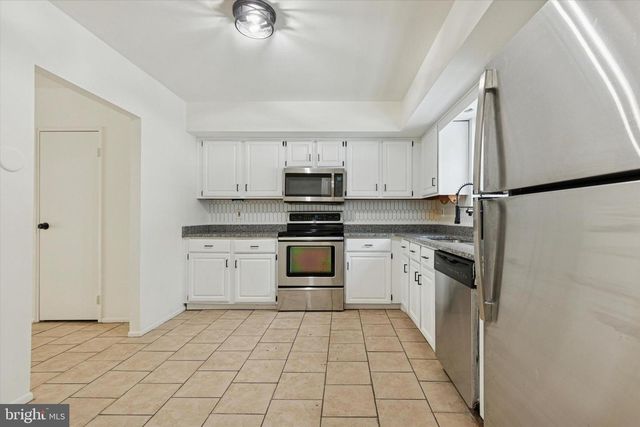 21 CAVENDISH DR, Ambler, PA 19002