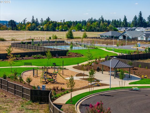1240 Se 18th Ave, Canby, OR 97013