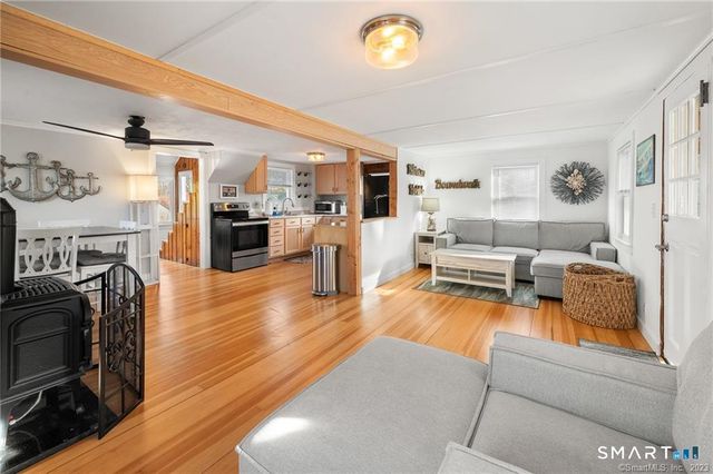 121 Shore Road, Waterford, CT 06385