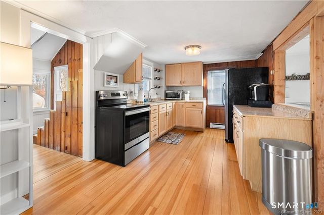 121 Shore Road, Waterford, CT 06385