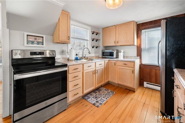 121 Shore Road, Waterford, CT 06385