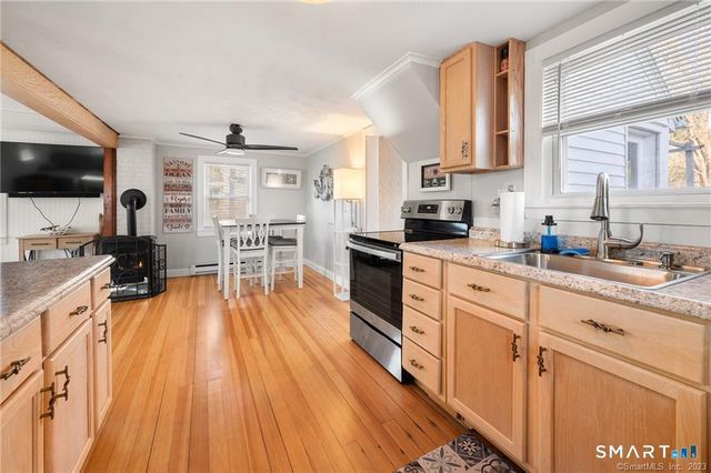 121 Shore Road, Waterford, CT 06385