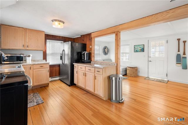 121 Shore Road, Waterford, CT 06385