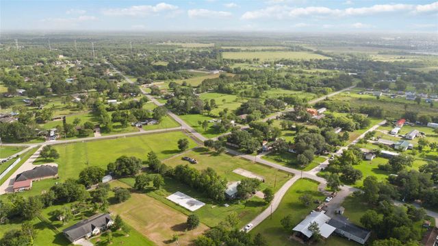 2257 County Road 529, Alvin, TX 77511