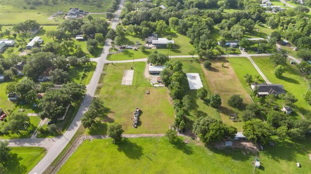 2257 County Road 529, Alvin, TX 77511