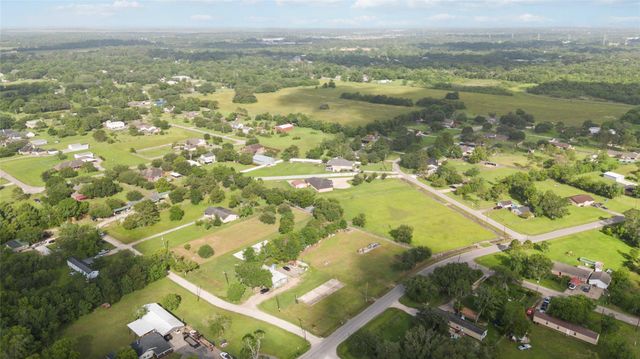 2257 County Road 529, Alvin, TX 77511
