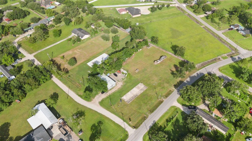 2257 County Road 529, Alvin, TX 77511